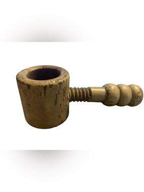 VINTAGE HAND TURNED WOODEN‎ NUT CRACKER SCREW TYPE